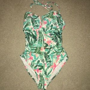 OLD NAVY WOMENS ONE PIECE BATHING SUIT